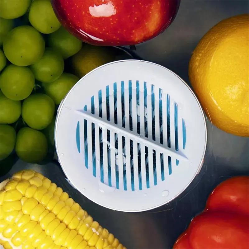 Xiaomi Portable Fruit and Vegetable Cleaner – Top View Top view of a white fruit and vegetable cleaner in water surrounded by grapes, an apple, citrus fruit, corn and a red pepper