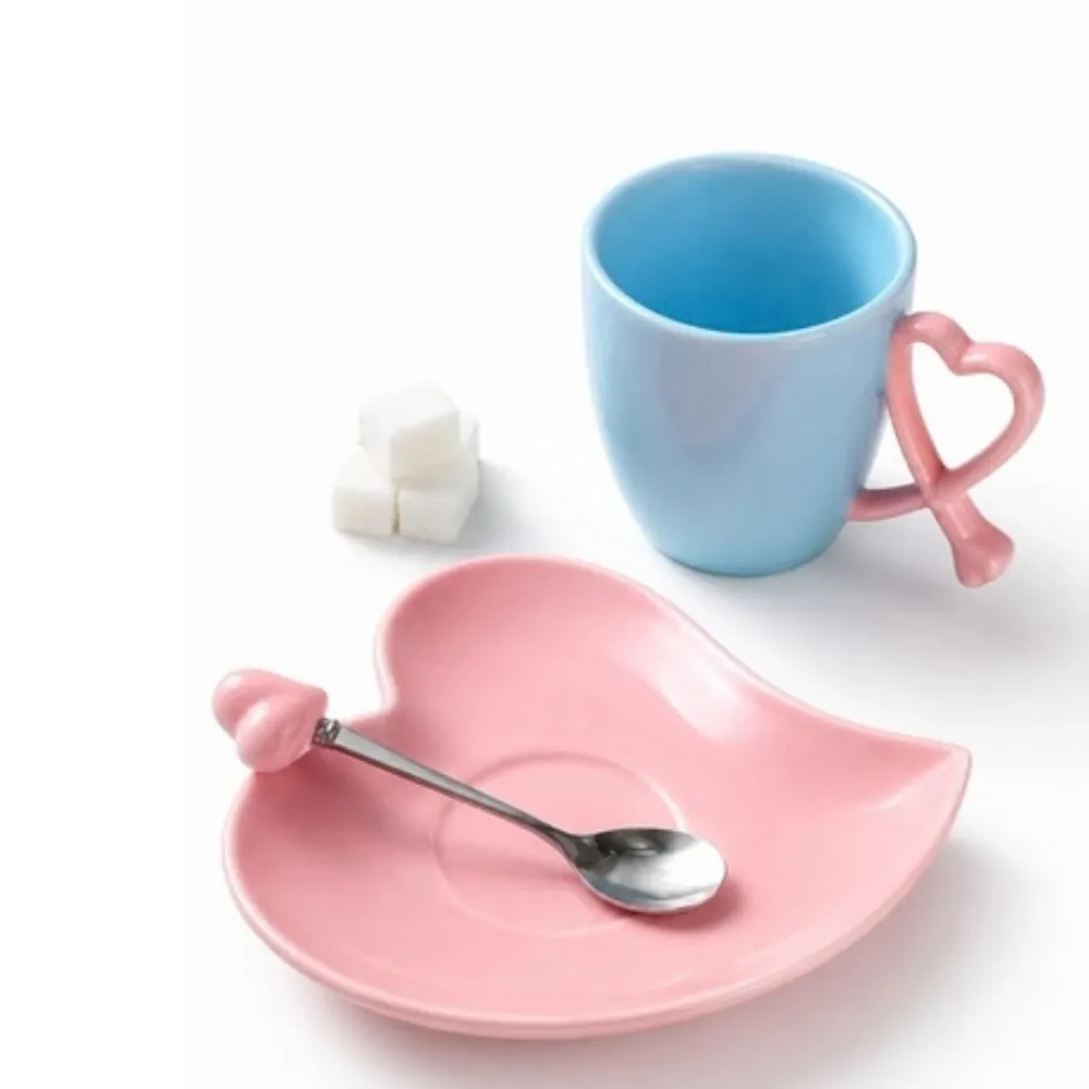 Heart-shaped plate and cup set
